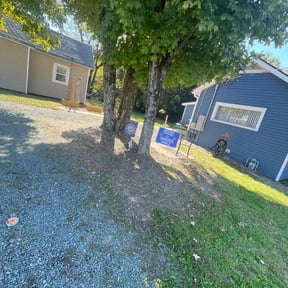 Leaf Removal by Coqui cleaning & Lawn maintenance LLC reviewed on December 4, 2024