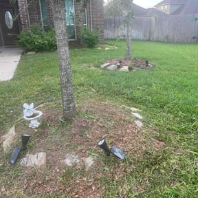 Flower Bed Weeding by SWM Custom reviewed on June 27, 2022