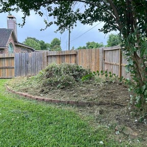 Cleanups by Arctic plowing & lawn care llc reviewed on May 10, 2022