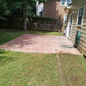 Flower Bed Weeding by Var Landscape reviewed on May 25, 2022