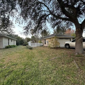 Leaf Removal by Enrique's Outdoor Maintenance reviewed on July 28, 2022