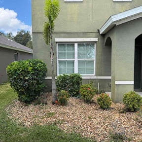 Bush Trimming by Santos Lawn Service reviewed on July 5, 2022