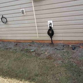 Weeding by Fraire landscaping reviewed on May 7, 2022