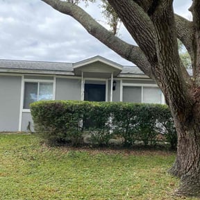 Bush Trimming by Aparicio Lawn Care reviewed on July 26, 2022