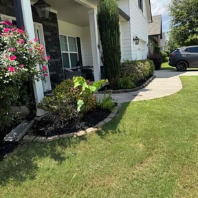 Mulching by amazing r&r landscaping reviewed on May 12, 2022