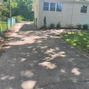 Leaf Removal by R&T lawncare reviewed on July 8, 2022