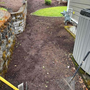 Flower Bed Weeding by G's outdoor upgrades reviewed on July 28, 2022