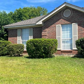 Bush Trimming by PICKNEY FULL SERVICE reviewed on July 13, 2022