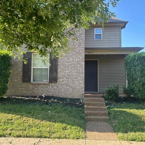 Bush Trimming by Top Turf L.L.C reviewed on August 30, 2020