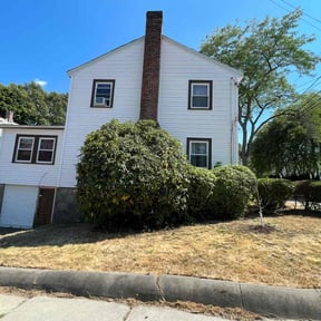 Bush Trimming by Razo Rigo landscaping reviewed on April 6, 2022