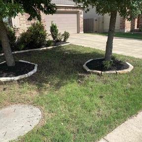 Mulching by Leijas Brothers Landscaping reviewed on October 12, 2022