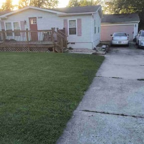 Weeding by Unique lawn care service reviewed on June 2, 2022