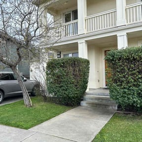 Bush Trimming by Reyes Brothers Multiservices llc reviewed on May 21, 2022