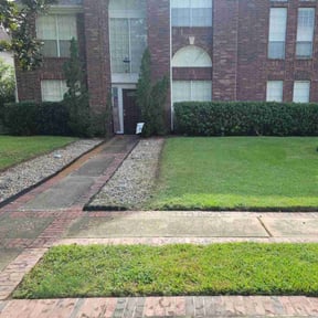 Flower Bed Weeding by Integrity Lawn Care LLC reviewed on May 11, 2022