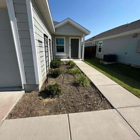 Flower Bed Weeding by The Green Op reviewed on August 4, 2022