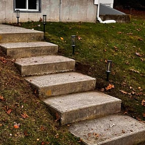 Leaf Removal by Veterans lawn services reviewed on May 10, 2022