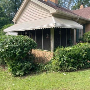 Bush Trimming by Vintage Lawn Care reviewed on October 14, 2022