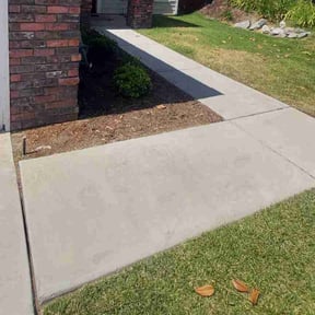 Flower Bed Weeding by Parra's Lawn Service reviewed on October 7, 2022