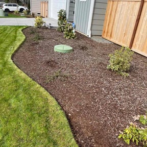 Flower Bed Weeding by Ultimate Landscape Contractor reviewed on October 11, 2022