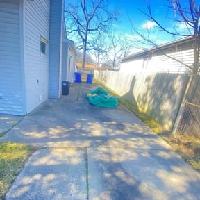 Cleanups by Mora Brothers Tree and Landscaping reviewed on May 25, 2022