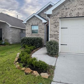 Bush Trimming by LoneStar Mow Pros reviewed on November 9, 2024