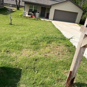 Leaf Removal by Gary Evans Lawn and Tree Service reviewed on November 7, 2022