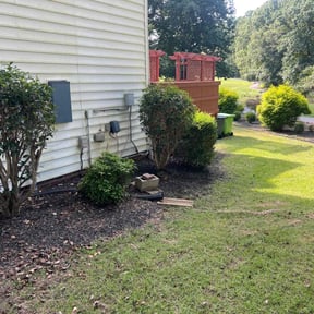 Flower Bed Weeding by electric landscaping llc reviewed on November 24, 2025