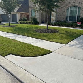 yard service by Whites property maintenance  reviewed on December 4, 2025