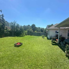 yard service by Davis Landscaping reviewed on August 21, 2025