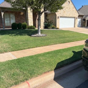residential landscaping by Lipscomb mowing reviewed on August 18, 2025
