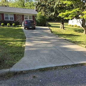 yard maintenance by New Way Landscaping reviewed on August 20, 2025