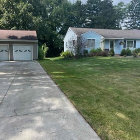 lawn care services by Ivester Lawn Care reviewed on May 8, 2024