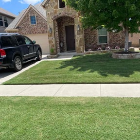 yard work by Austin's lawns reviewed on August 16, 2025