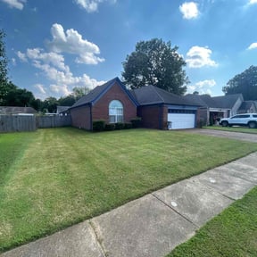 landscape maintenance by Kay Landscaping Corporation reviewed on August 17, 2025