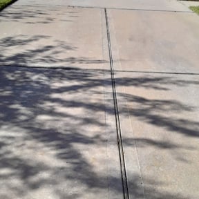 Flower Bed Weeding by J Jr’s Lawn Maintenance reviewed on August 19, 2025