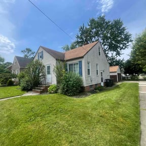 Flower Bed Weeding by Yard Gnomes Lawn Care reviewed on August 21, 2025