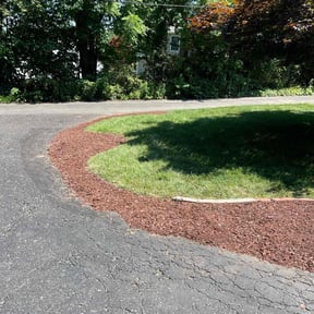 Mulching by Vill’s landscaping reviewed on May 5, 2025