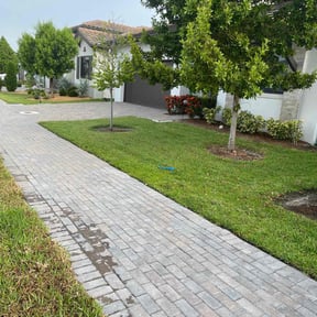 lawn care services by PDQ Lawn Service reviewed on August 19, 2025