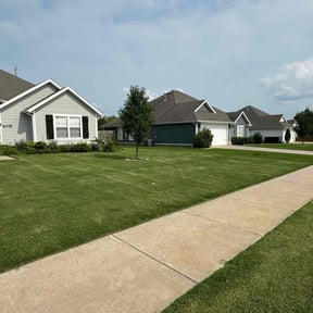 landscape maintenance by J.R.'S Mowing & Cleaning reviewed on August 17, 2025