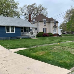 lawn care by LoneStar Mow Pros reviewed on April 25, 2024