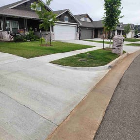 grass maintenance by Phillip Landscape reviewed on August 17, 2025
