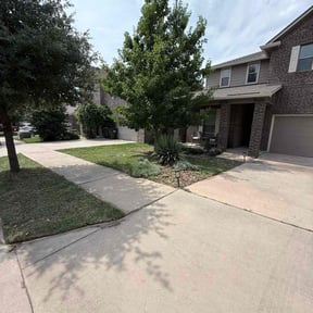 landscape maintenance by Biggs customs reviewed on August 16, 2025