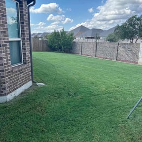 gardening service by Sunscape Lawn Care reviewed on August 21, 2025