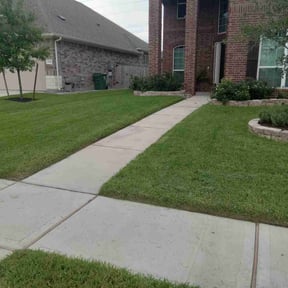 lawn maintenance by Verified Business Services LLC reviewed on April 14, 2024
