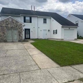 residential landscaping by Perry’s Landscaping LLC reviewed on August 16, 2025