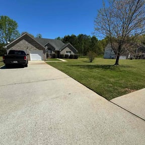 landscape maintenance by Green Hands Landscaping reviewed on August 19, 2025