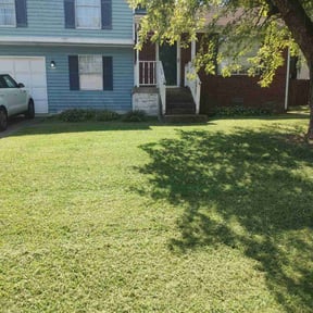 lawn maintenance by Oak Landscaping reviewed on November 9, 2023
