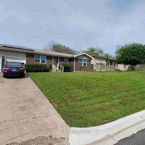 gardening service by Esteban landscaping and lawn care  reviewed on December 1, 2025