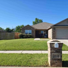 landscaping services by La Exelencia Landscaping reviewed on October 21, 2025