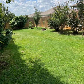 residential landscaping by Kelly Lawn Care reviewed on August 19, 2025